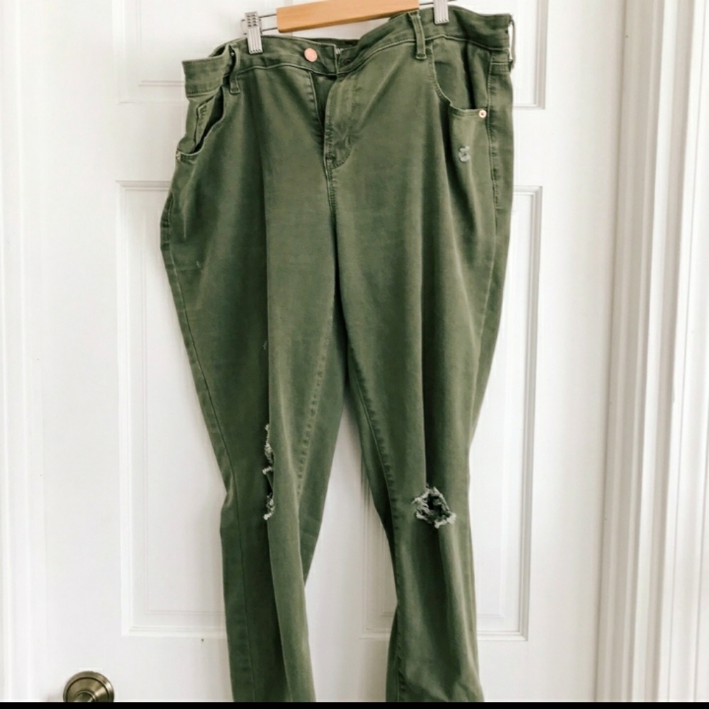 Old Navy Distressed Rockstar Jeans 16